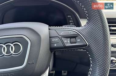 Внедорожник / Кроссовер Audi Q7 2016 в 
