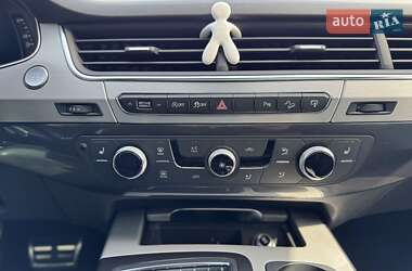 Внедорожник / Кроссовер Audi Q7 2016 в 