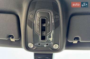 Внедорожник / Кроссовер Audi Q7 2016 в 