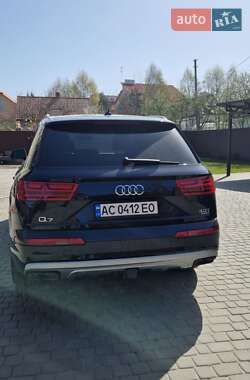 Позашляховик / Кросовер Audi Q7 2017 в 