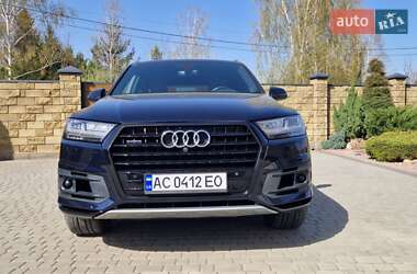 Позашляховик / Кросовер Audi Q7 2017 в 