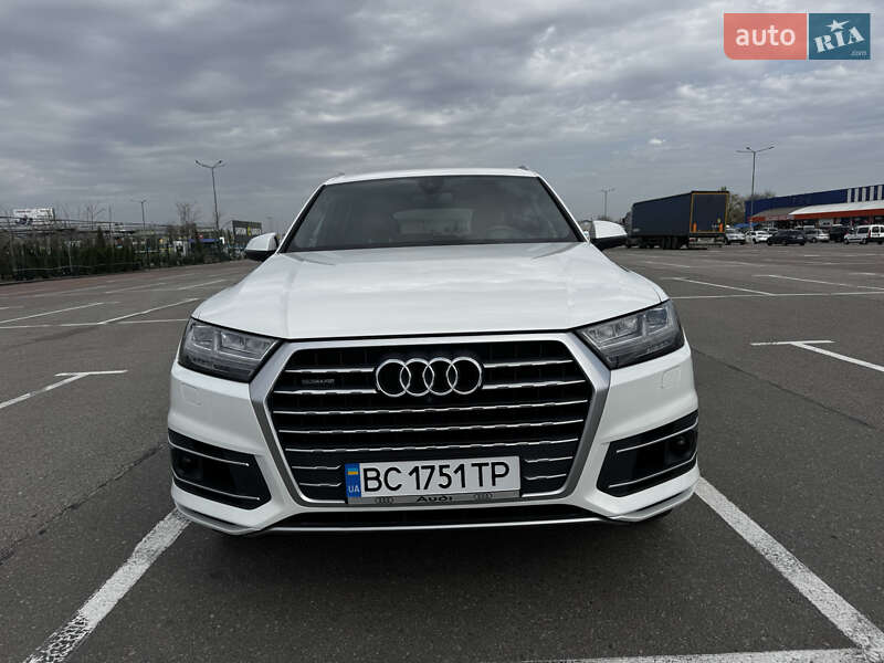 Внедорожник / Кроссовер Audi Q7 2017 в 