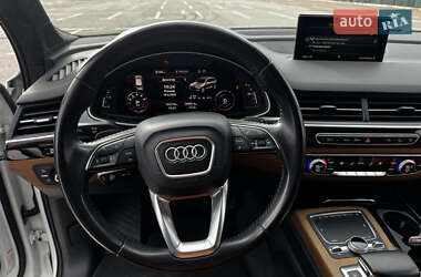 Внедорожник / Кроссовер Audi Q7 2017 в 