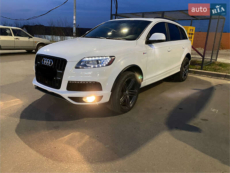 Внедорожник / Кроссовер Audi Q7 2015 в 