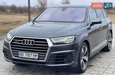 Внедорожник / Кроссовер Audi Q7 2015 в 
