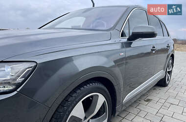 Внедорожник / Кроссовер Audi Q7 2015 в 