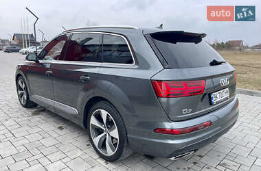 Внедорожник / Кроссовер Audi Q7 2015 в 