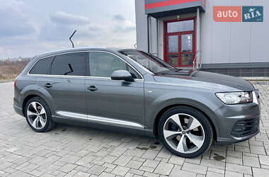 Внедорожник / Кроссовер Audi Q7 2015 в 