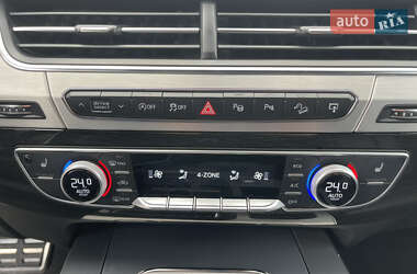 Внедорожник / Кроссовер Audi Q7 2015 в 