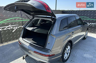 Позашляховик / Кросовер Audi Q7 2016 в 