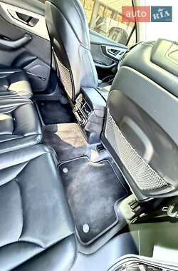 Внедорожник / Кроссовер Audi Q7 2016 в 
