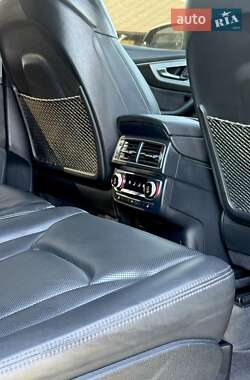 Внедорожник / Кроссовер Audi Q7 2016 в 