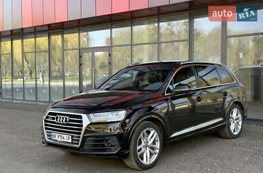 Внедорожник / Кроссовер Audi Q7 2018 в 