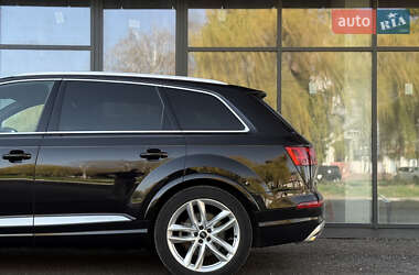 Внедорожник / Кроссовер Audi Q7 2018 в 