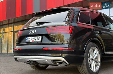 Внедорожник / Кроссовер Audi Q7 2018 в 