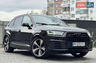 Внедорожник / Кроссовер Audi Q7 2015 в 