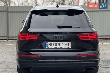 Внедорожник / Кроссовер Audi Q7 2015 в 
