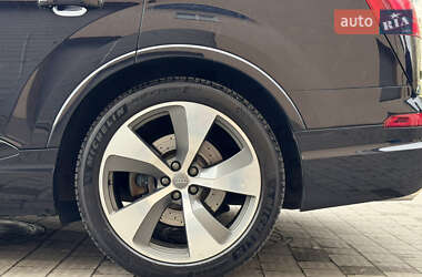Внедорожник / Кроссовер Audi Q7 2015 в 