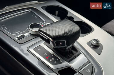 Внедорожник / Кроссовер Audi Q7 2015 в 