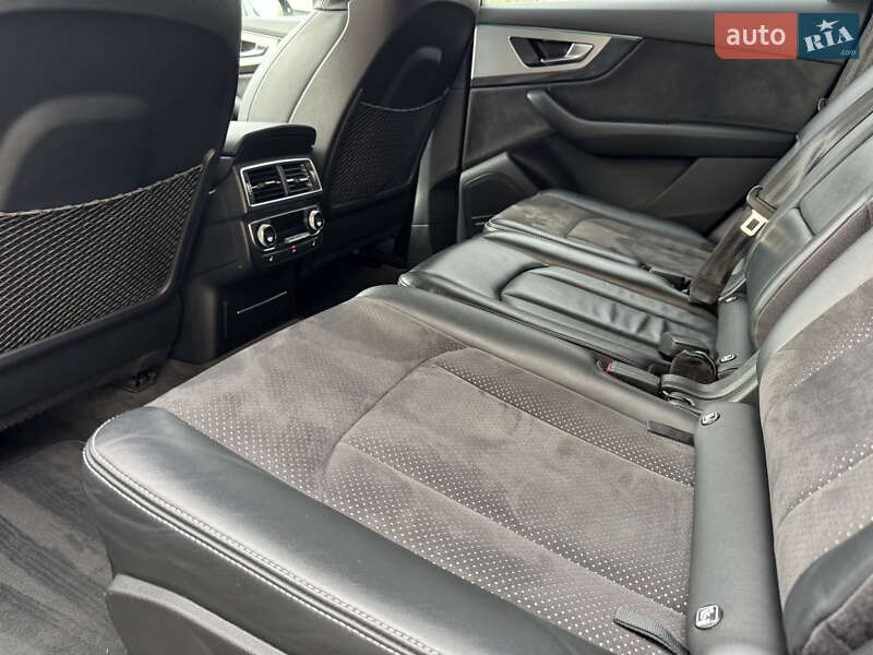 Внедорожник / Кроссовер Audi Q7 2015 в Тернополе