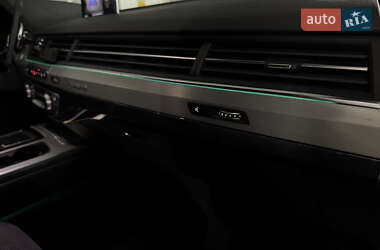 Внедорожник / Кроссовер Audi Q7 2015 в 