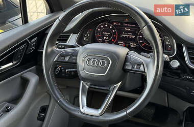 Внедорожник / Кроссовер Audi Q7 2016 в 