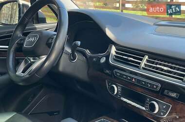 Внедорожник / Кроссовер Audi Q7 2017 в 