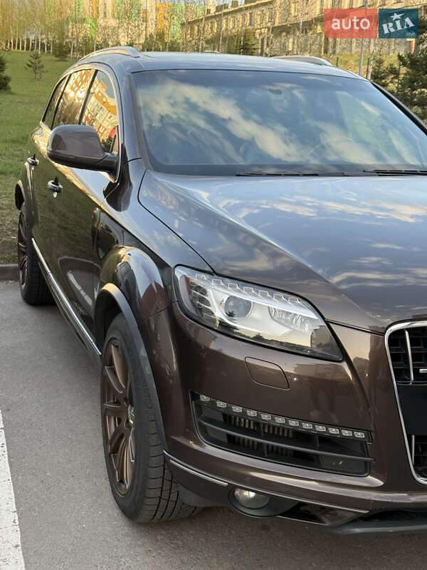 Позашляховик / Кросовер Audi Q7 2011 в Рівному