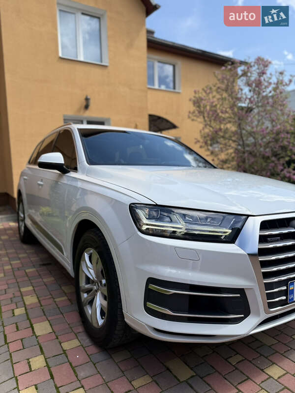 Внедорожник / Кроссовер Audi Q7 2017 в Ужгороде