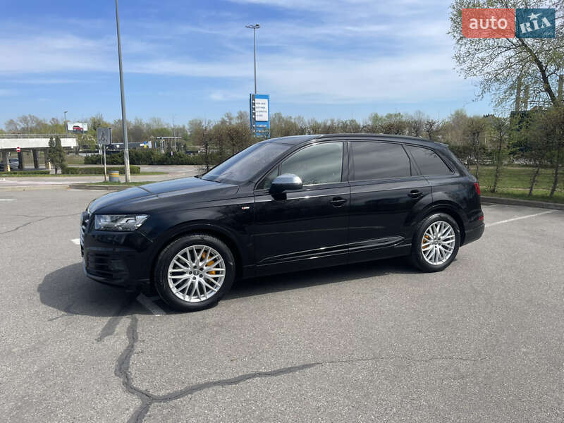 Внедорожник / Кроссовер Audi Q7 2015 в Киеве