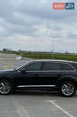 Внедорожник / Кроссовер Audi Q7 2020 в 