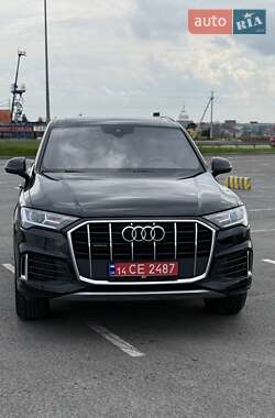 Внедорожник / Кроссовер Audi Q7 2020 в 