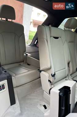 Внедорожник / Кроссовер Audi Q7 2016 в 