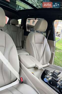Внедорожник / Кроссовер Audi Q7 2016 в 