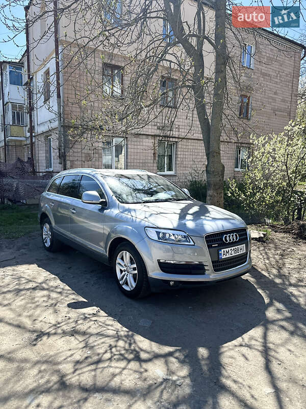 Внедорожник / Кроссовер Audi Q7 2007 в 