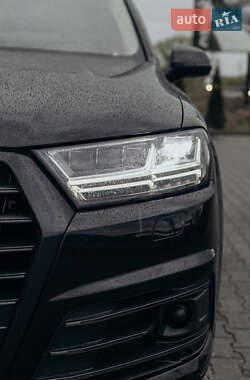 Внедорожник / Кроссовер Audi Q7 2016 в 