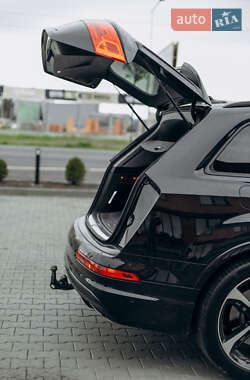 Внедорожник / Кроссовер Audi Q7 2016 в 