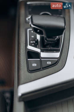 Внедорожник / Кроссовер Audi Q7 2016 в 