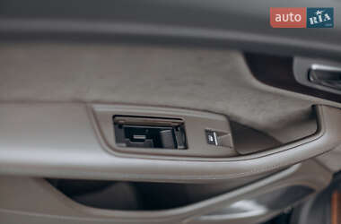 Внедорожник / Кроссовер Audi Q7 2016 в 