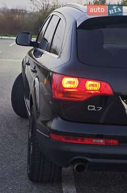 Внедорожник / Кроссовер Audi Q7 2006 в 