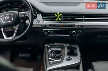 Внедорожник / Кроссовер Audi Q7 2016 в 