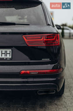 Внедорожник / Кроссовер Audi Q7 2016 в 