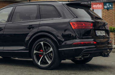 Внедорожник / Кроссовер Audi Q7 2016 в 