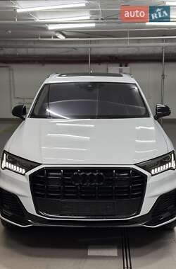 Внедорожник / Кроссовер Audi Q7 2022 в 