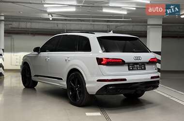 Внедорожник / Кроссовер Audi Q7 2022 в 
