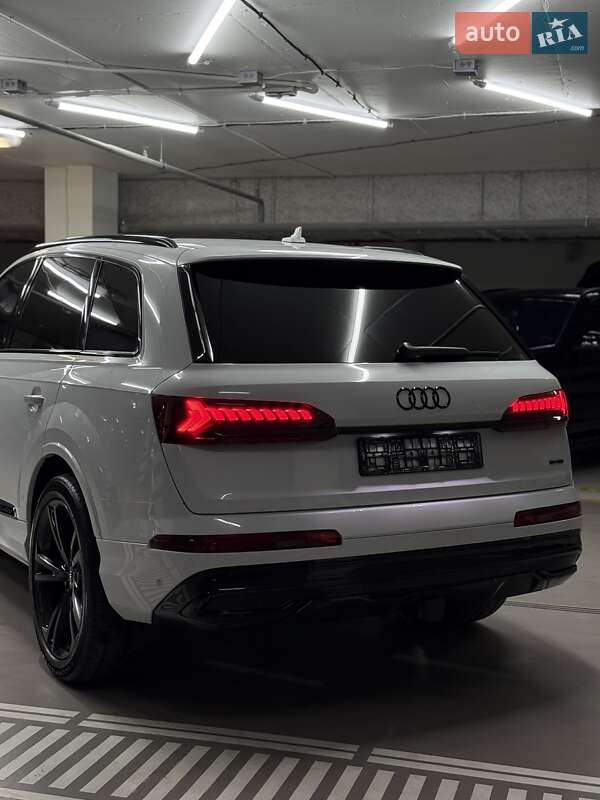 Позашляховик / Кросовер Audi Q7 2022 в Києві
