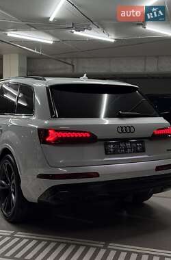 Внедорожник / Кроссовер Audi Q7 2022 в 