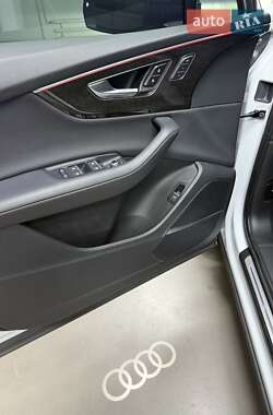 Внедорожник / Кроссовер Audi Q7 2022 в 