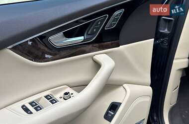 Внедорожник / Кроссовер Audi Q7 2018 в 