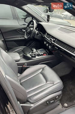 Внедорожник / Кроссовер Audi Q7 2017 в 